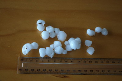 hailstones 1-2cm diameter