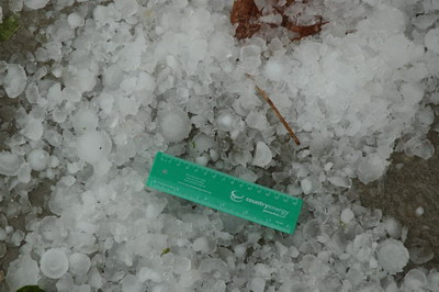 hailstones 2-3cm diameter