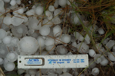 hailstones 2-4cm diameter